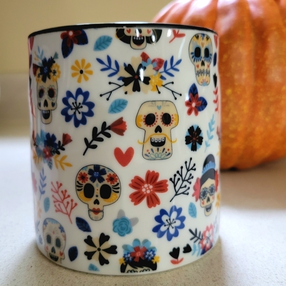 🦋 Strawberry Street Coffee Chocolate Tea skulls 17 ounces NWT